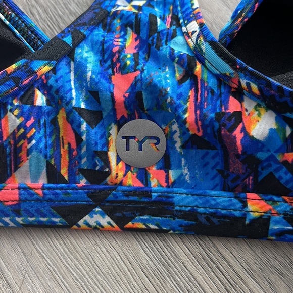 🏴 TYR bathing suit top size small - Picture 6 of 8